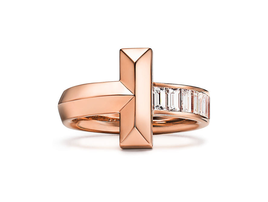 Top 8 Tips To Choose A Baguette Diamond Engagement Ring (2024)