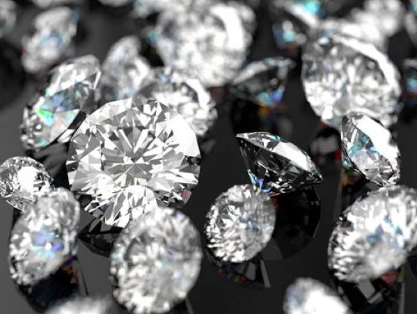 cut diamonds and cut cubic zirconia side by side